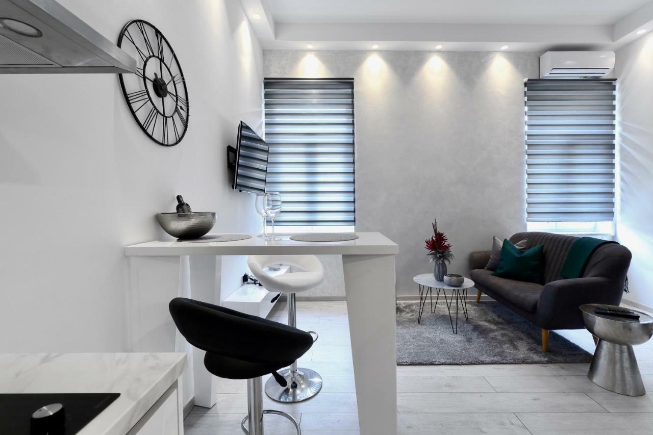Venari Apartments, *